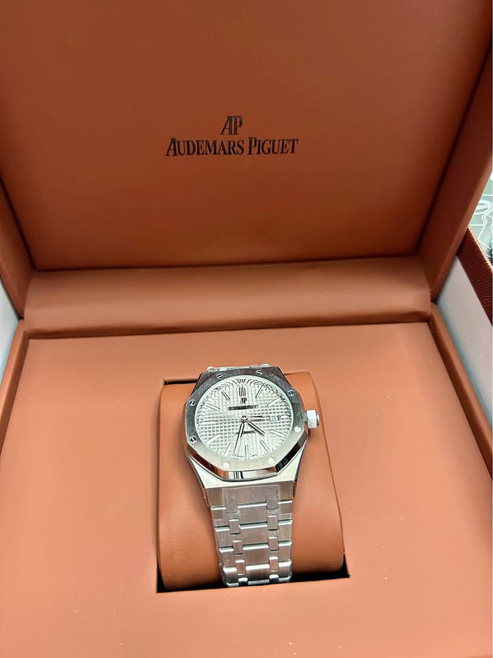 Audemars Piguet Royal Oak Selfwinding 41mm Stainless Steel – Silver Tapisserie Dial
